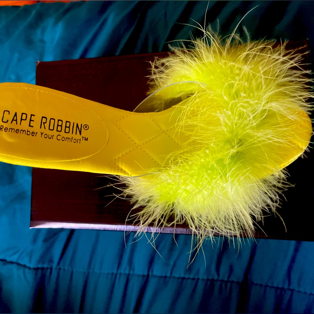 CAPE ROBBIN size 9  color LIME  style EMBERLY